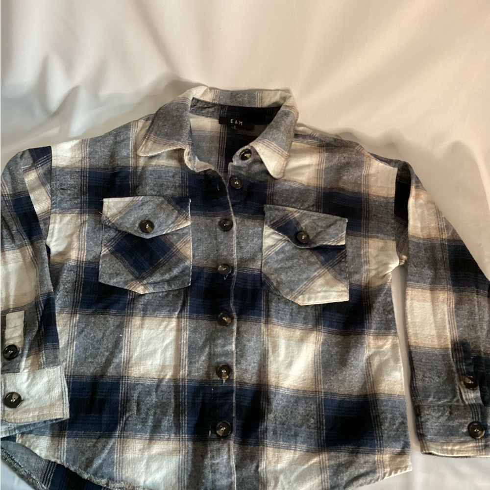 E & M’s Navy, Gray, & White Plaid Button Down Flannel  Shirt size small